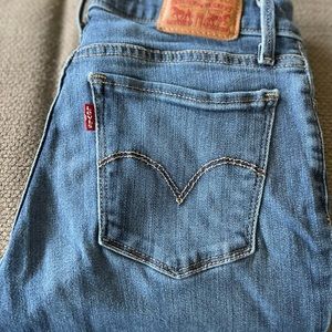 Lightly worn Levi's 710 Super Skinny Jeans